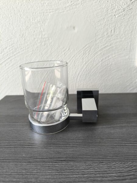 Treos Wand-Glashalter mit Glas