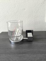 Treos Wand-Glashalter mit Glas